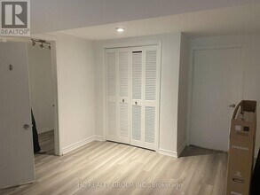 42 Arkona Dr in Toronto, ON - Building Photo - Building Photo