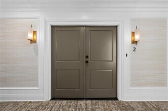 3334 Peachtree Rd NE in Atlanta, GA - Building Photo - Building Photo