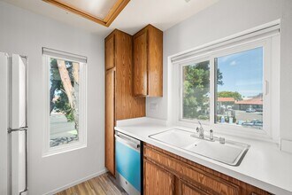 8355 Capricorn Way in San Diego, CA - Building Photo - Building Photo