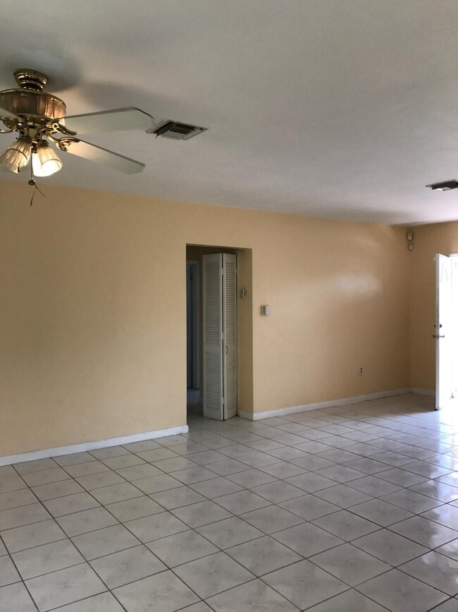 1531 NW 134th St in Miami, FL - Building Photo - Building Photo