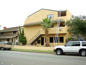 Chestnut Apartments in Santa Ana, CA - Building Photo - Building Photo