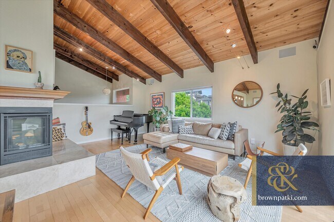 582 Sierra St in Moss Beach, CA - Building Photo - Building Photo