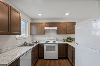 677 Cook Rd, Unit 715-A  PENDING in Sedro Woolley, WA - Foto de edificio - Building Photo