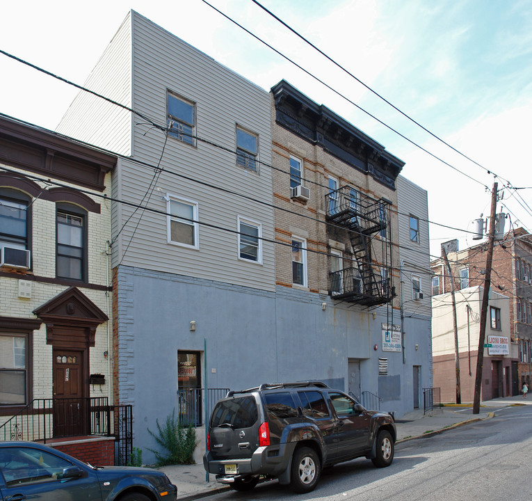 809-813 West St in Union City, NJ - Building Photo