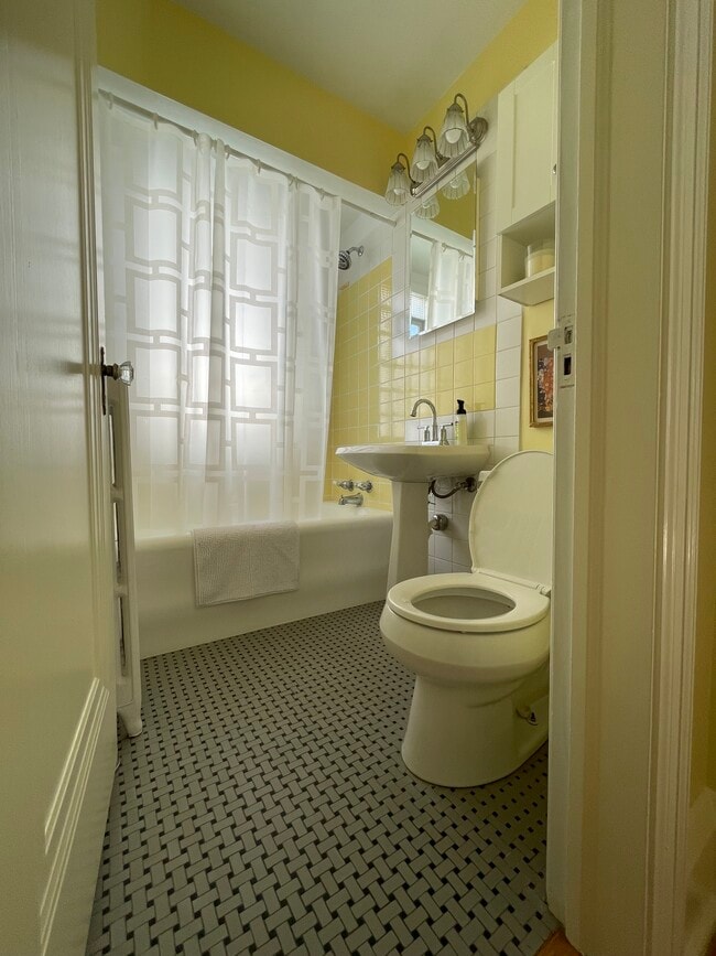 4316 Zenith Ave S, Unit 4316 Zenith in Minneapolis, MN - Foto de edificio - Building Photo