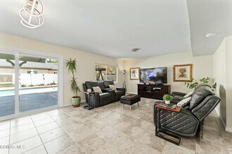 26969 Helmond Dr in Agoura Hills, CA - Building Photo - Building Photo