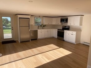 818 Wilbur Ave in Swansea, MA - Building Photo - Building Photo