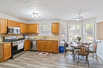 1225 Huntington Pl Cir in Lithonia, GA - Foto de edificio - Building Photo