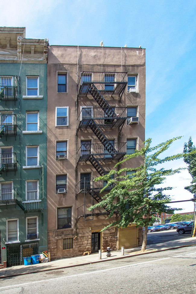 454 W 36th St in New York, NY - Building Photo - Building Photo