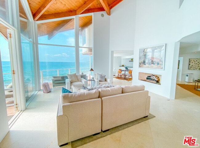 27112 Malibu Cove Colony Dr in Malibu, CA - Building Photo - Building Photo