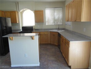 223 Hickory Heights Ave in Las Vegas, NV - Building Photo - Building Photo