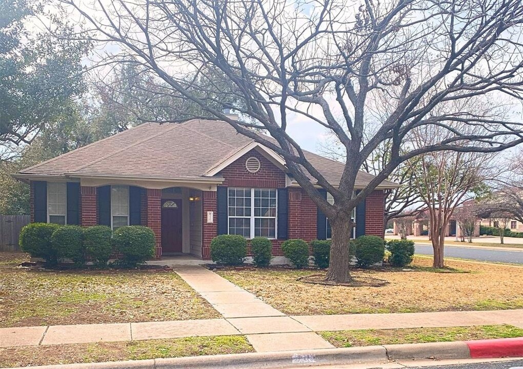 2201 Clover Ridge Dr in Cedar Park, TX - Building Photo