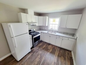 1041 Elwood St in Burlington, NC - Building Photo - Building Photo