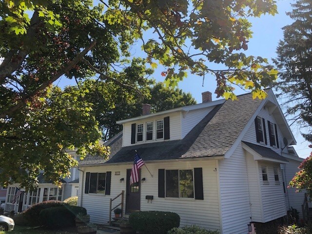 61 Hadwen Rd in Worcester, MA - Building Photo