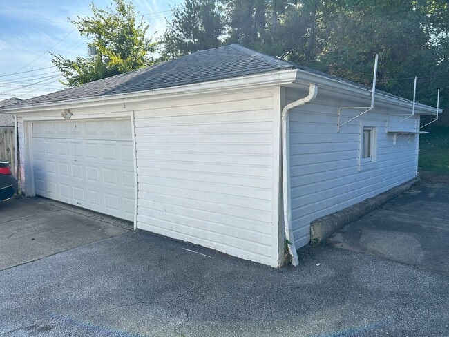 7405 Marlborough Ave in Parma, OH - Building Photo - Building Photo