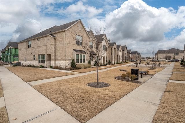 2714 Parkview Pl in Lewisville, TX - Foto de edificio - Building Photo