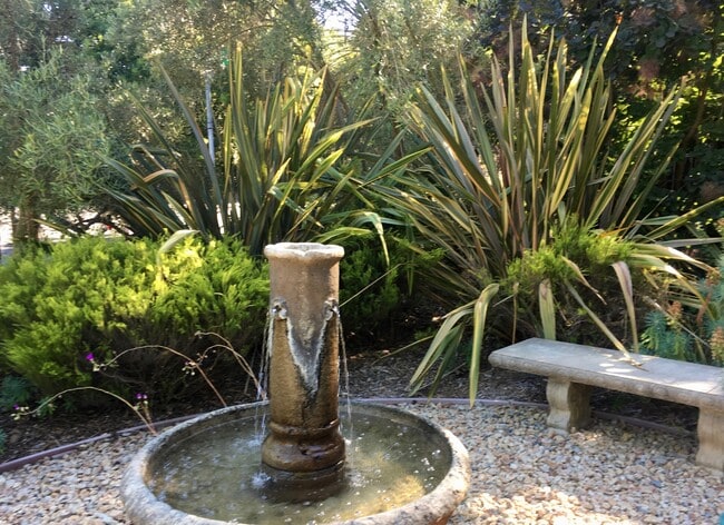 496 Sherwood Way, Unit Apartment 2 in Menlo Park, CA - Building Photo - Building Photo