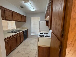 1610 Hazelwood St in Conroe, TX - Building Photo - Building Photo