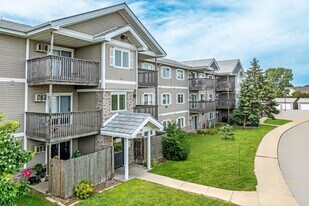 Oak Crossing in Grimes, IA - Building Photo