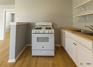 116 W Avenue A, Unit A in Killeen, TX - Foto de edificio - Building Photo