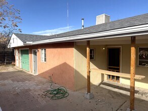 2425 Mountain Rd NW-Unit -Casita in Albuquerque, NM - Building Photo - Building Photo