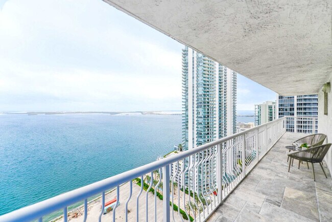 1 SE 12th St-Unit -FL29-ID1022208P in Miami, FL - Foto de edificio - Building Photo