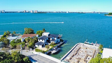 7988 Biscayne Point Cir in Miami Beach, FL - Building Photo - Building Photo