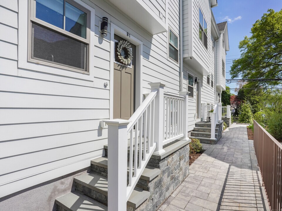 18 1/2 Howard Ave in Norwalk, CT - Foto de edificio