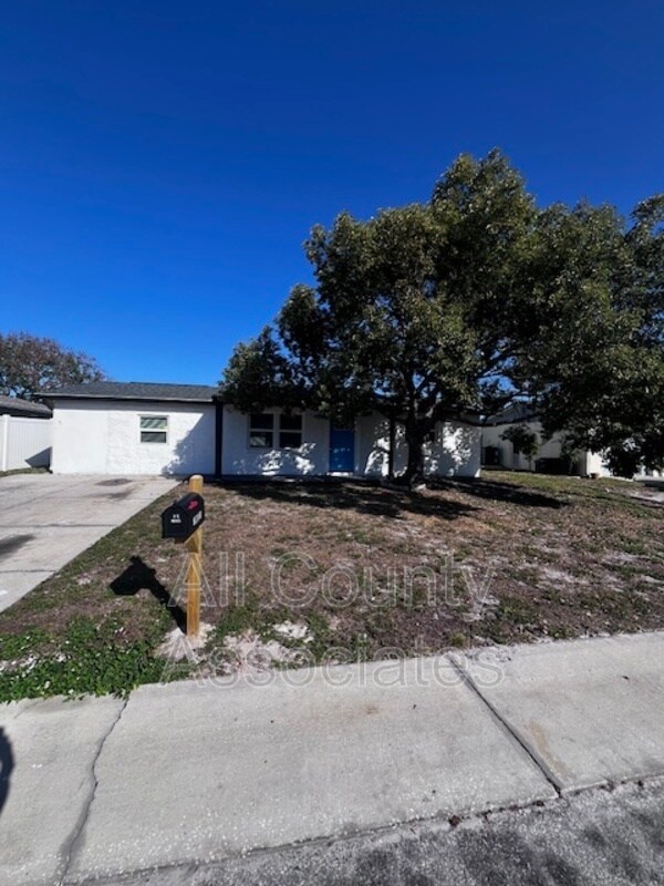 7821 Flintlock Dr in Port Richey, FL - Building Photo - Building Photo