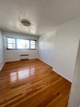 323 Devon St in Kearny, NJ - Building Photo - Building Photo