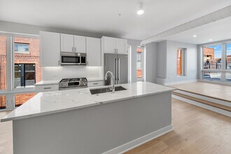 4637 N Ashland Ave, Unit 205 in Chicago, IL - Building Photo - Building Photo