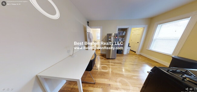 5-7 Blake St. Unit 1, Unit 1 in Cambridge, MA - Building Photo - Building Photo