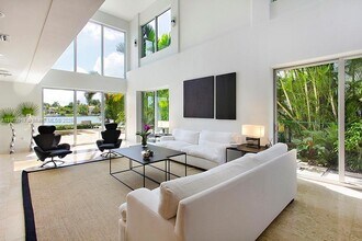 405 E San Marino Dr in Miami Beach, FL - Building Photo - Building Photo