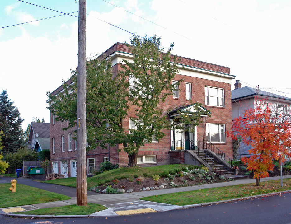 Murette Apartments in Seattle, WA - Building Photo