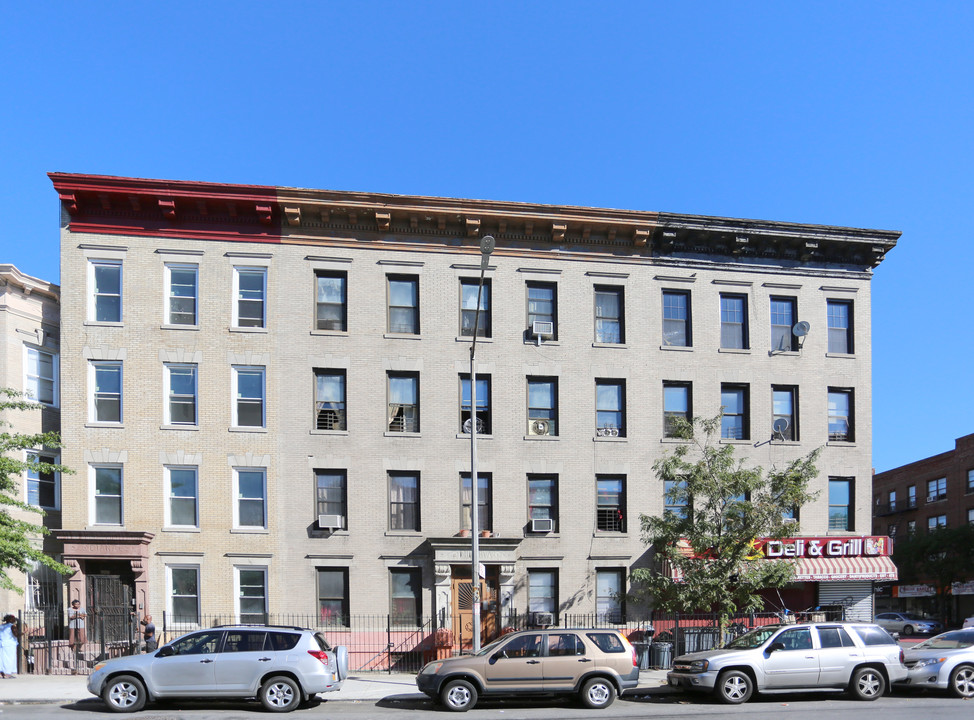 275 Martense St in Brooklyn, NY - Building Photo