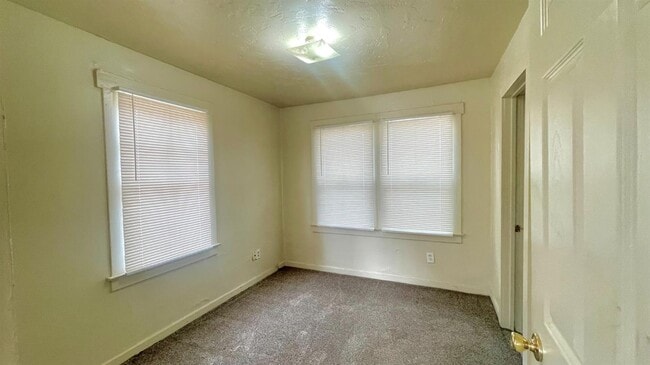 703 N Brown St in Hanford, CA - Building Photo - Building Photo