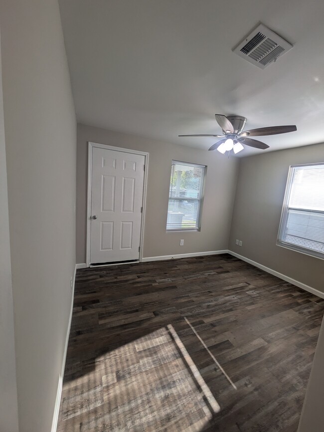 813 W 52nd St in Savannah, GA - Building Photo - Building Photo