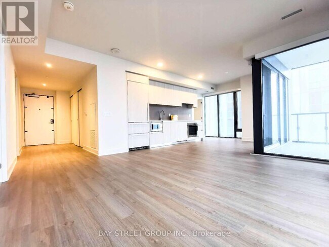 8 Cumberland St in Toronto, ON - Building Photo - Building Photo