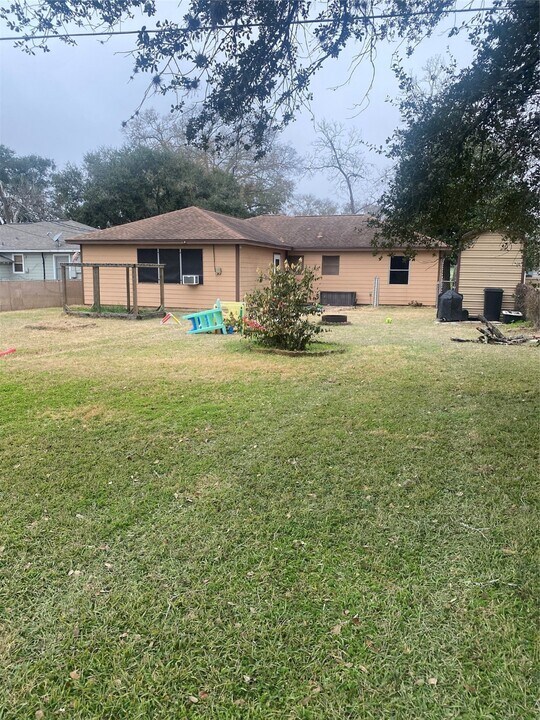 1117 Dyson Rd in West Columbia, TX - Building Photo