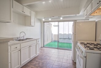 4040 Grand View Blvd in Los Angeles, CA - Building Photo - Building Photo