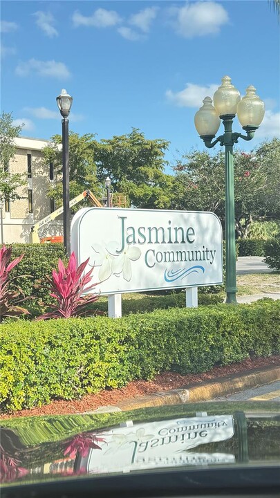 6235 SW 47th Manor in Davie, FL - Building Photo