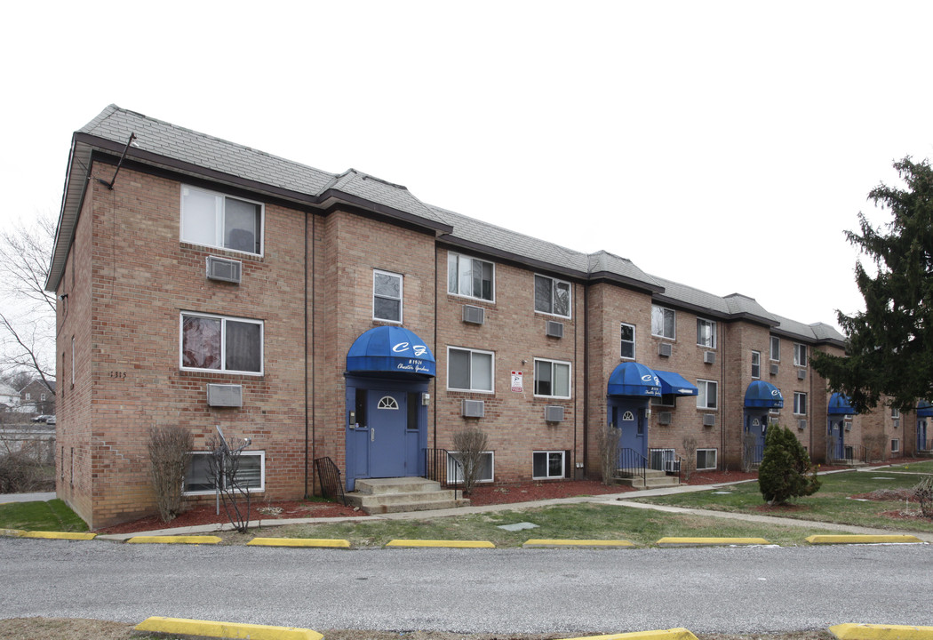 Renshaw Apartments in Chester, PA - Building Photo