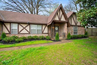 2031 Cranberry Dr in Memphis, TN - Foto de edificio - Building Photo