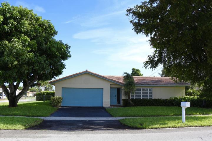 9 Burning Tree Ln in Boca Raton, FL - Building Photo