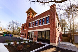 2040 Beacon St in Newton, MA - Building Photo - Building Photo