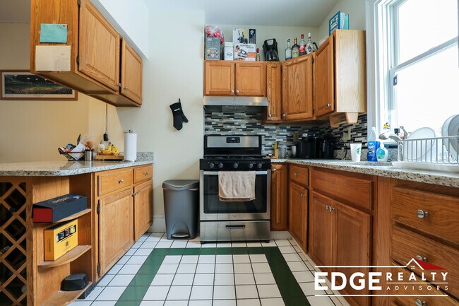 10 Woodmont St, Unit 1 in Boston, MA - Building Photo - Building Photo