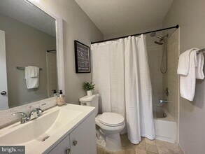 6919 Victoria Dr-Unit -6919-H in Alexandria, VA - Building Photo - Building Photo