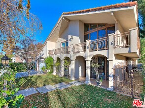 3800 Weatherly Cir in Westlake Village, CA - Building Photo - Building Photo