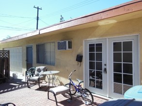 11739 Bellflower Blvd in Downey, CA - Building Photo - Building Photo