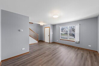 905 Thorn Creek Dr in Joliet, IL - Building Photo - Building Photo